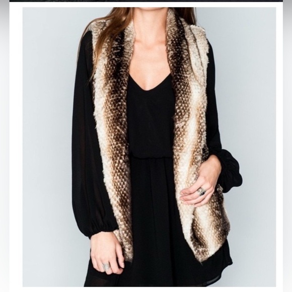 Show Me Your MUMU Fausta Faux Fur Vest Cream Brown Size Small - Picture 2 of 14